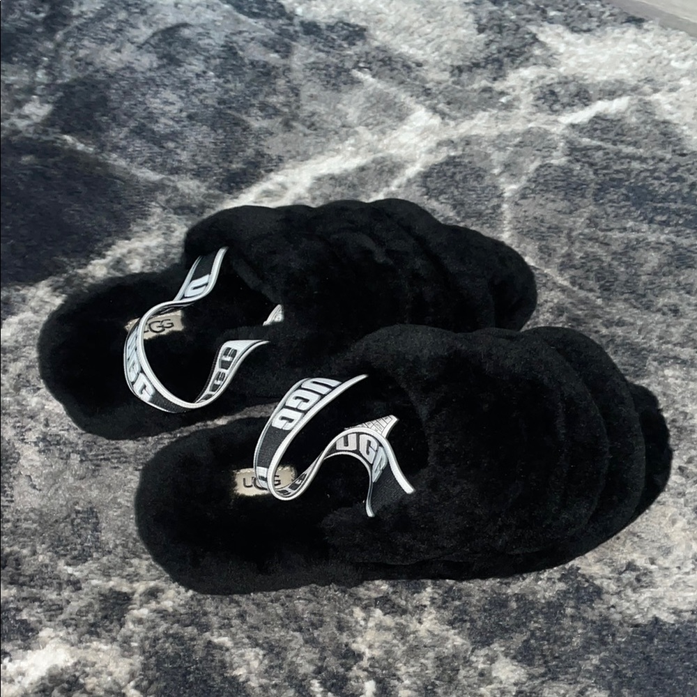 UGG Women's Black Fluffy Slippers